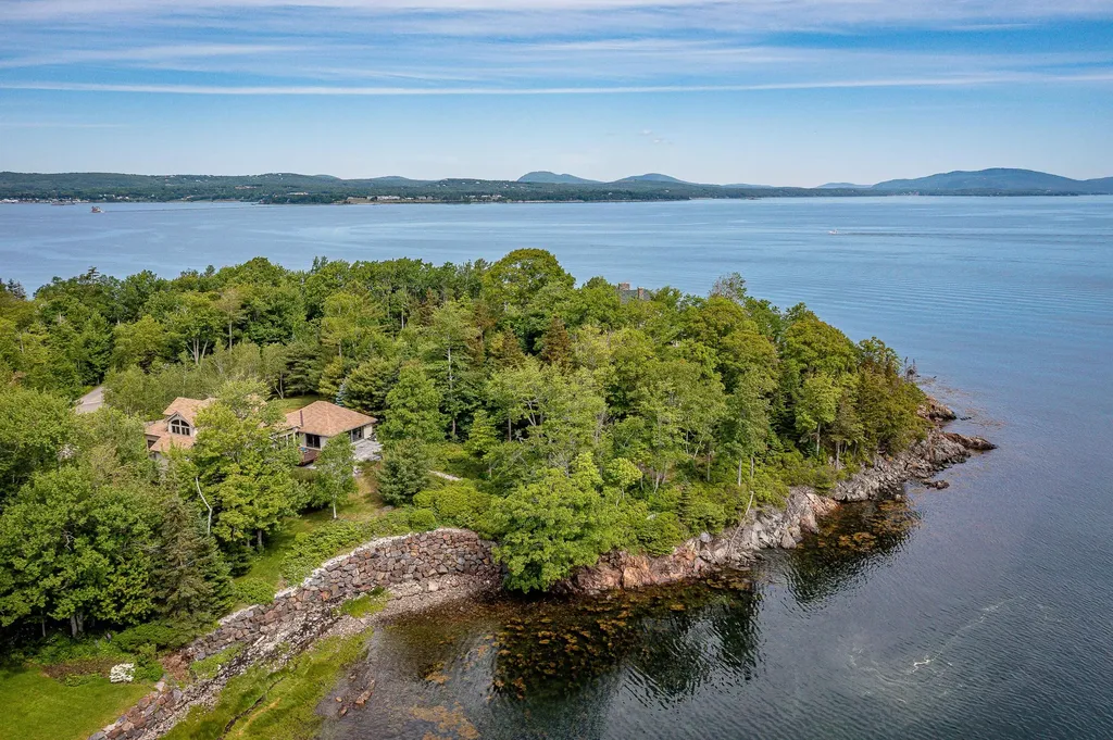 5 Penobscot Lane Owls Head ME 04854