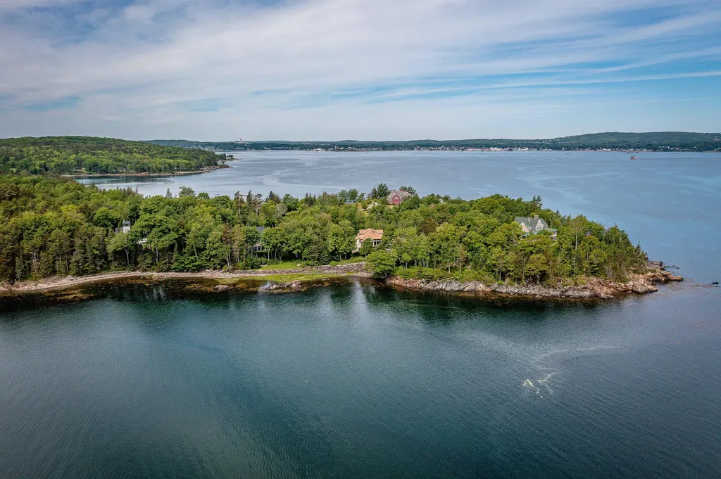 5 Penobscot Lane Owls Head ME 04854