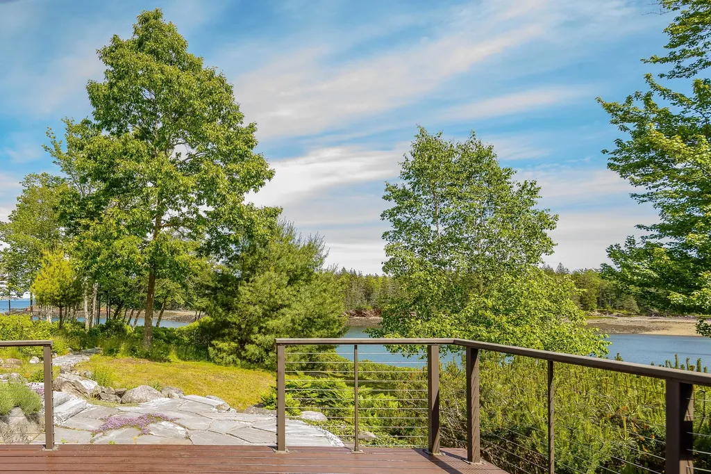 5 Penobscot Lane Owls Head ME 04854