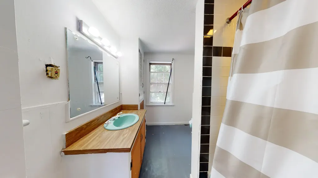 169 Davis Avenue Auburn ME 04210