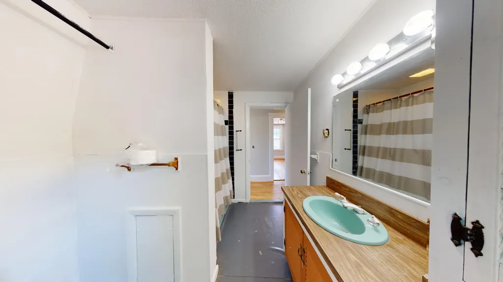 169 Davis Avenue Auburn ME 04210
