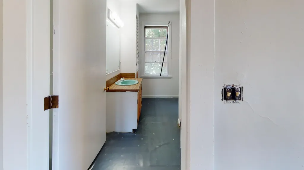 169 Davis Avenue Auburn ME 04210