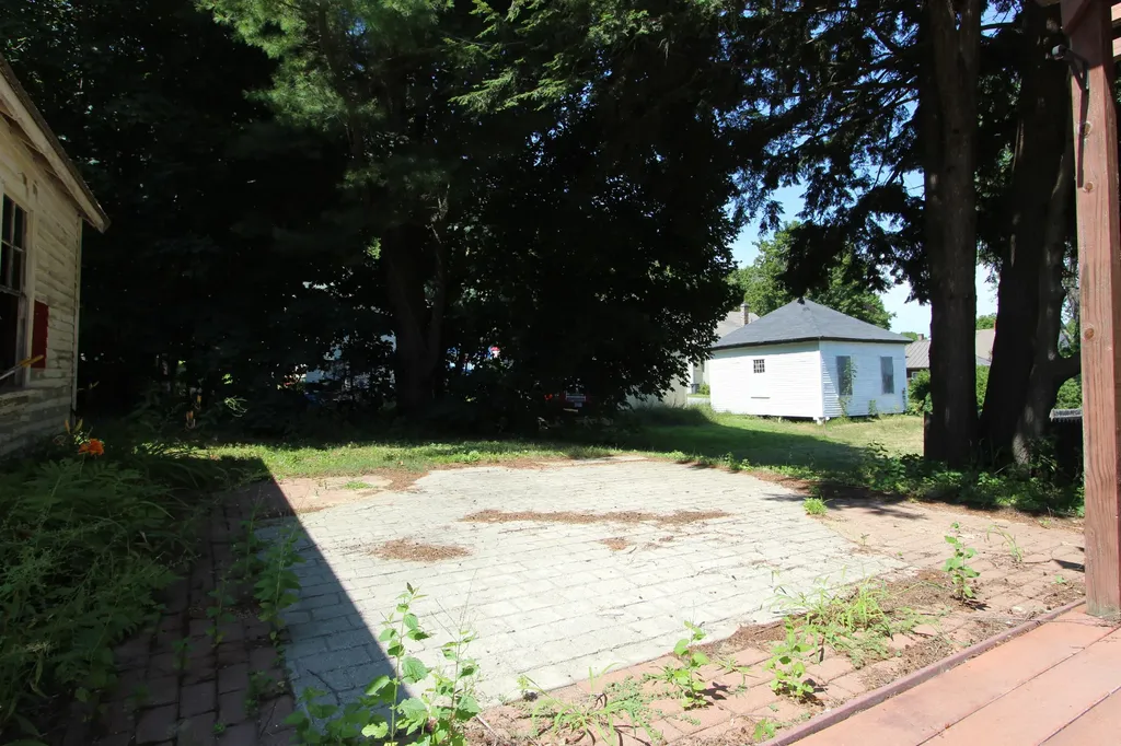 169 Davis Avenue Auburn ME 04210