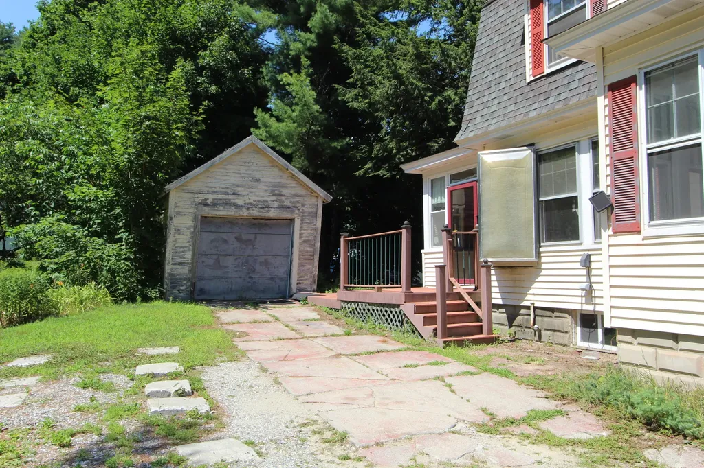 169 Davis Avenue Auburn ME 04210