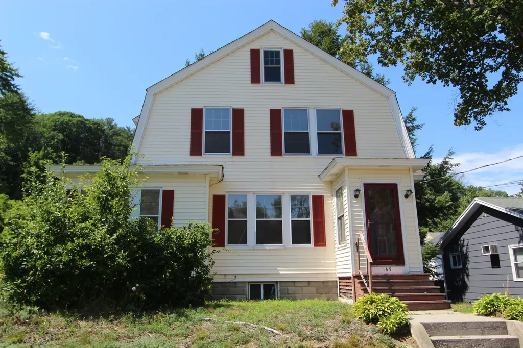 169 Davis Avenue Auburn ME 04210