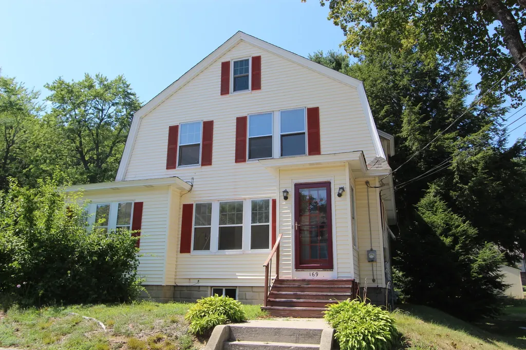 169 Davis Avenue Auburn ME 04210
