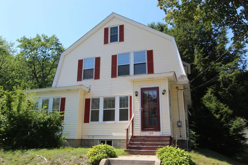 169 Davis Avenue Auburn ME 04210