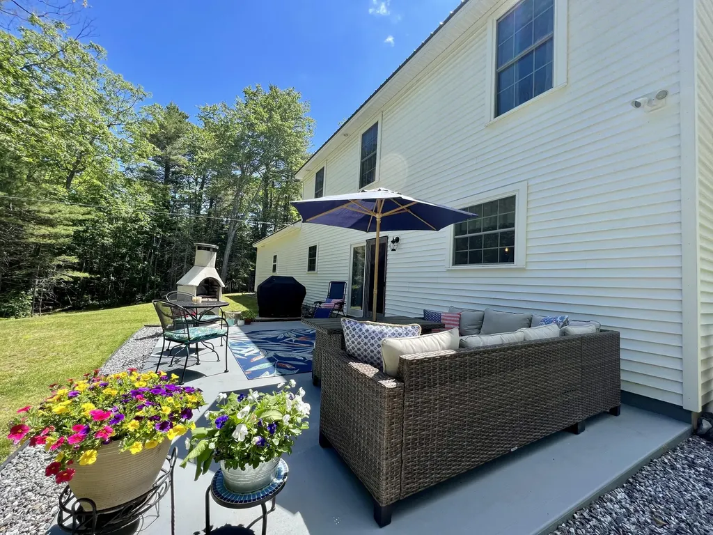 35 Old Nutt Farm Road Rockport ME 04856