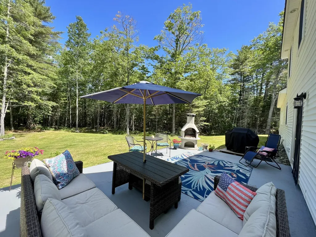 35 Old Nutt Farm Road Rockport ME 04856