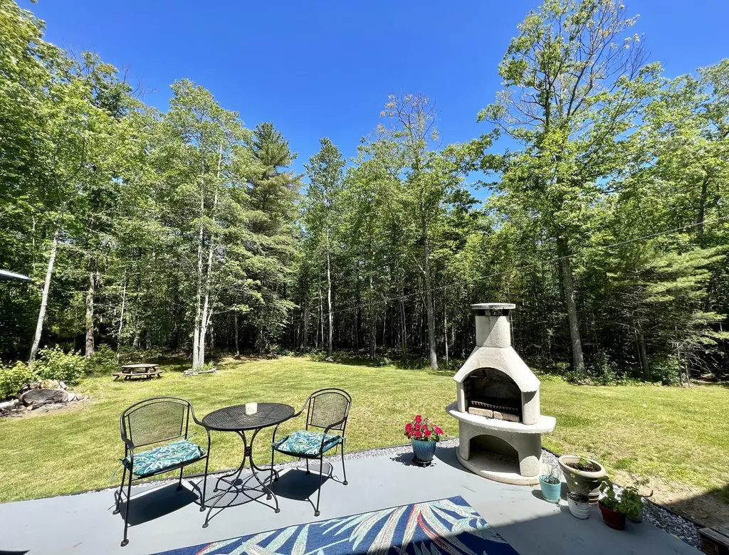 35 Old Nutt Farm Road Rockport ME 04856