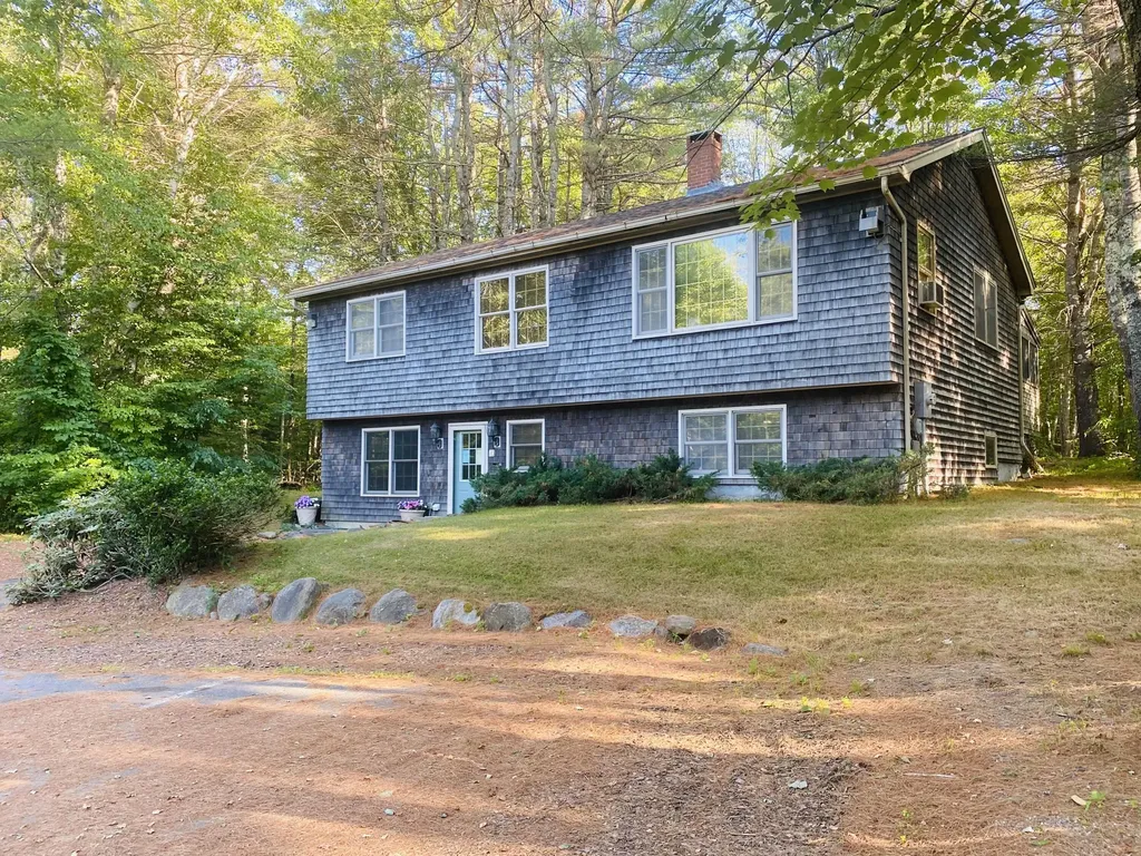 20 Granite Way Rockport ME 04856