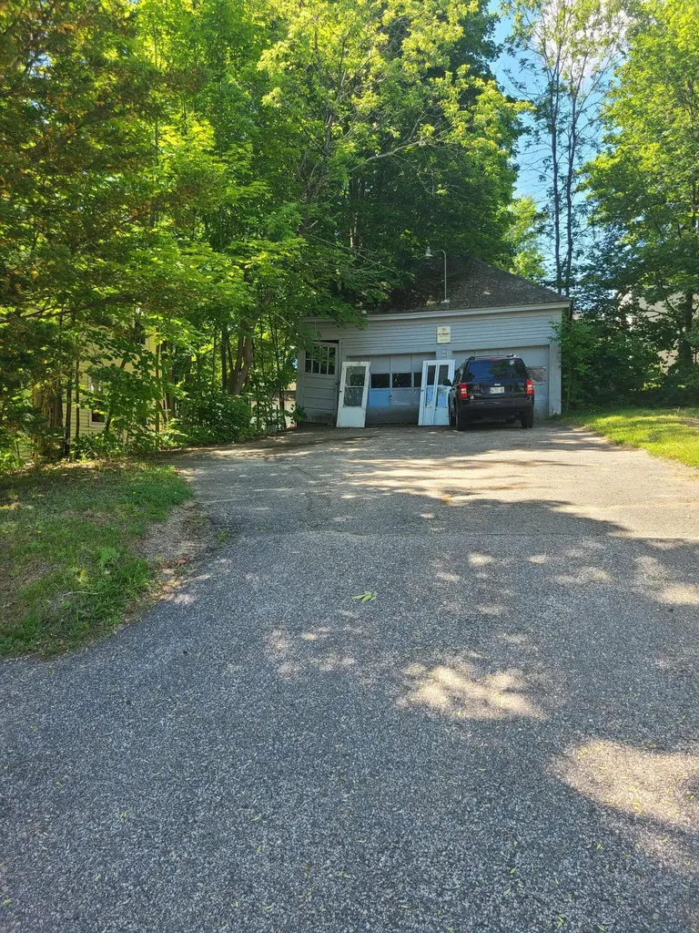36 Newbury Street Auburn ME 04210