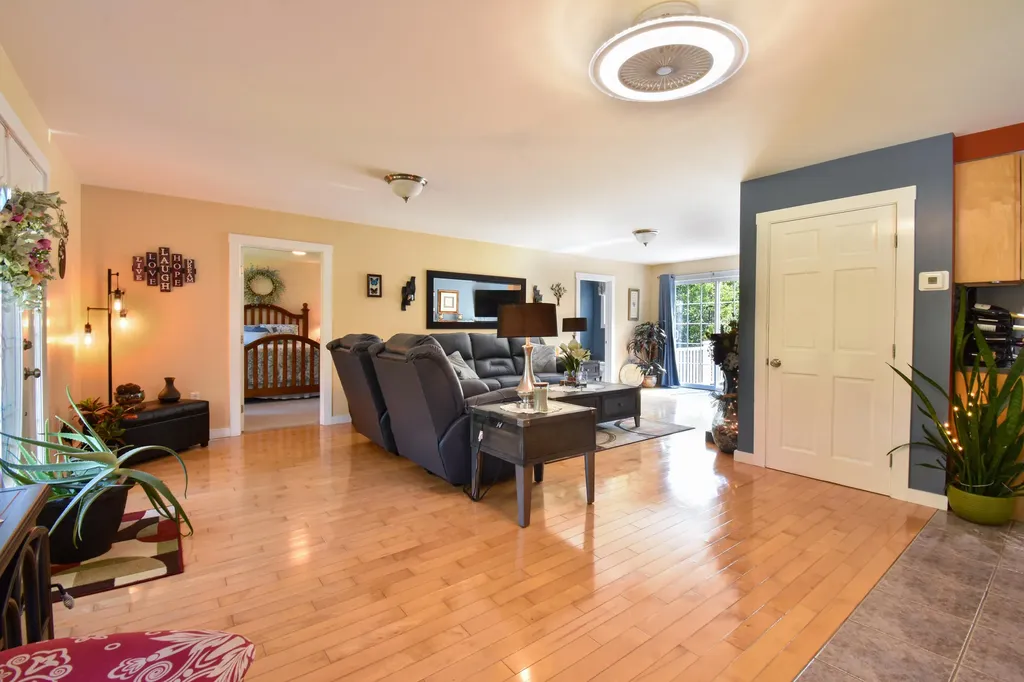 31 Goodenow Lane Bowdoin ME 04287
