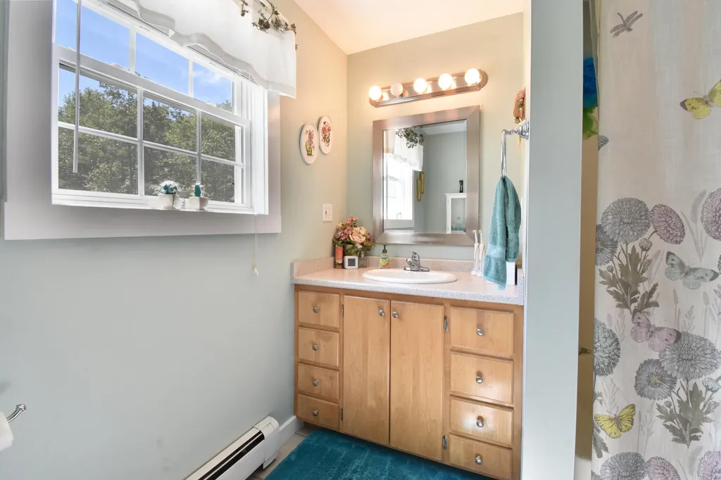 31 Goodenow Lane Bowdoin ME 04287