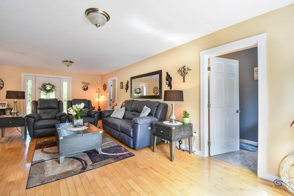31 Goodenow Lane Bowdoin ME 04287