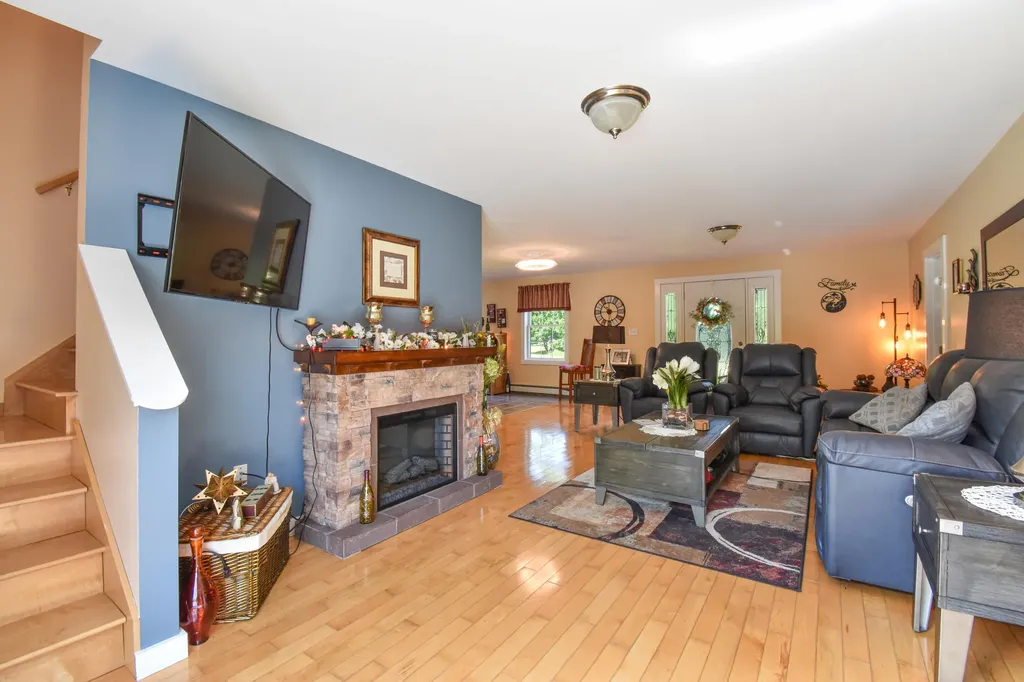31 Goodenow Lane Bowdoin ME 04287