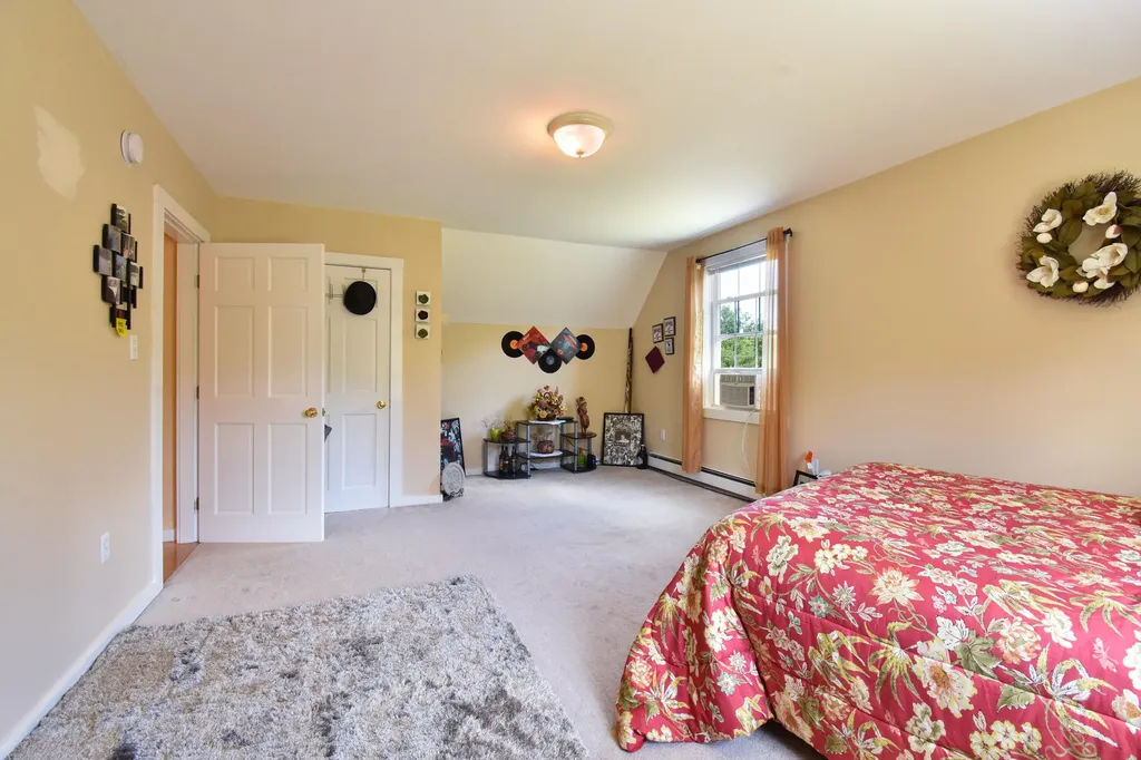 31 Goodenow Lane Bowdoin ME 04287