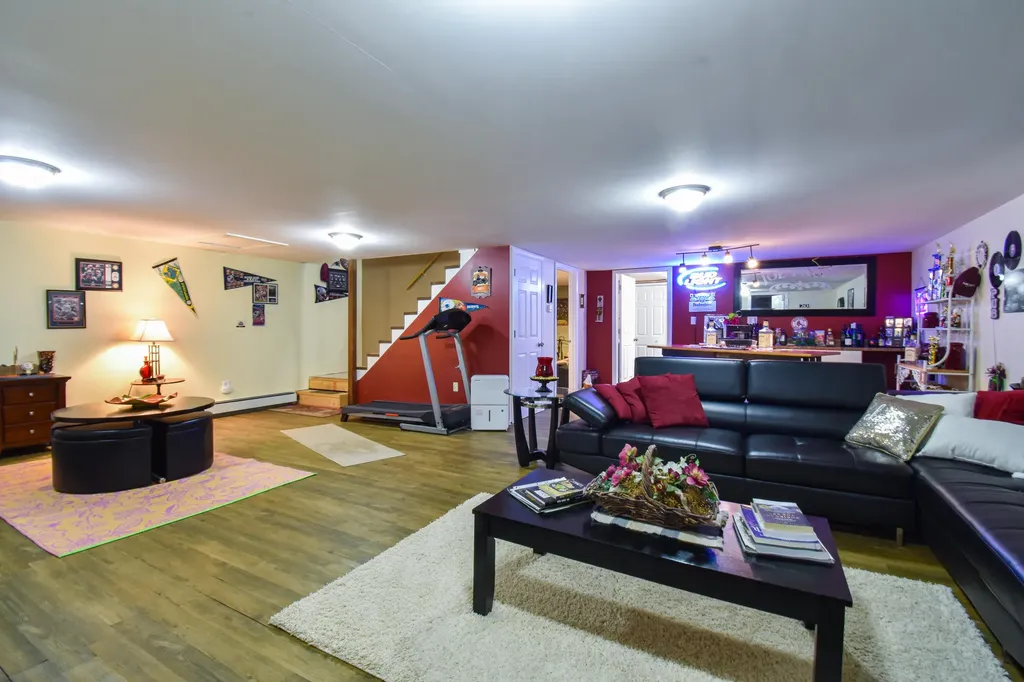 31 Goodenow Lane Bowdoin ME 04287