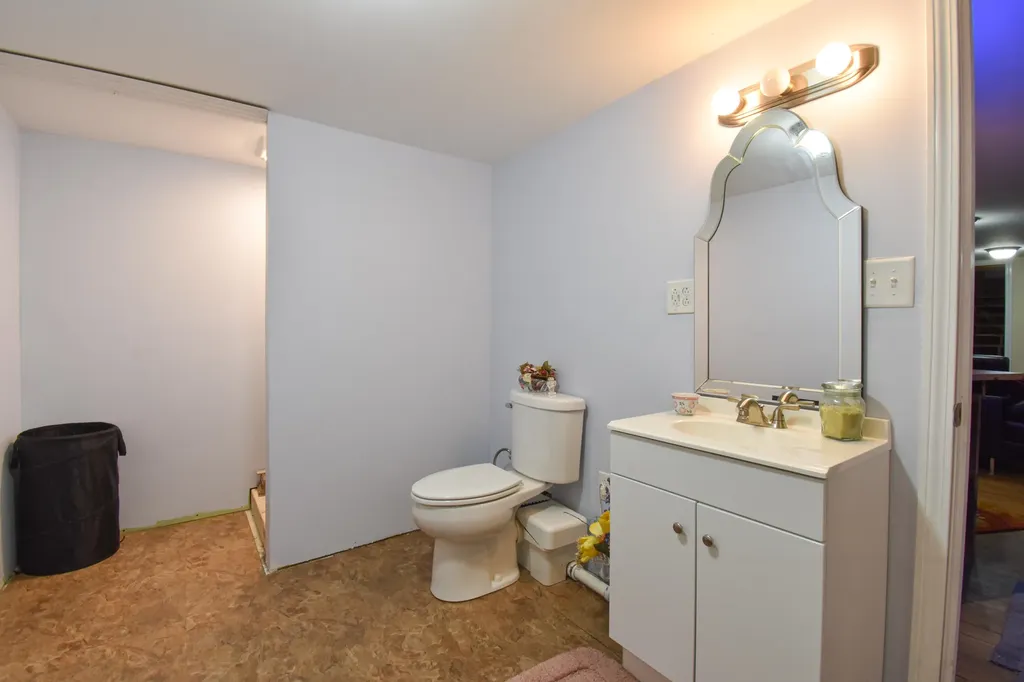 31 Goodenow Lane Bowdoin ME 04287