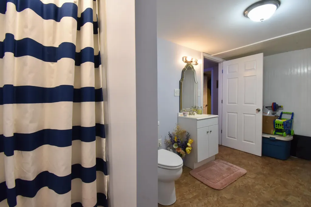 31 Goodenow Lane Bowdoin ME 04287
