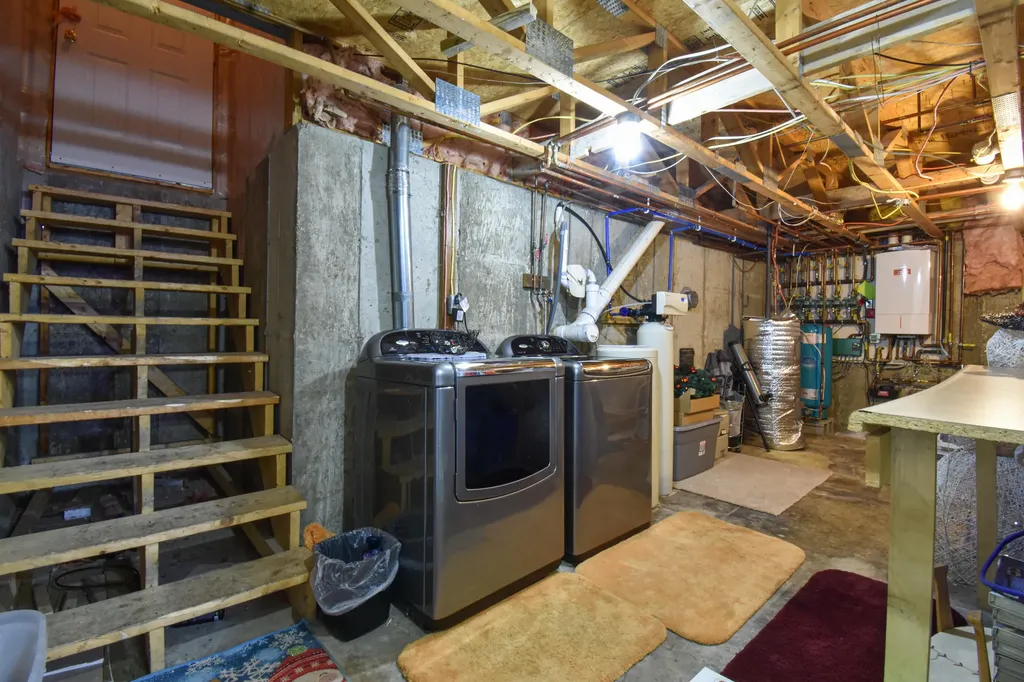 31 Goodenow Lane Bowdoin ME 04287