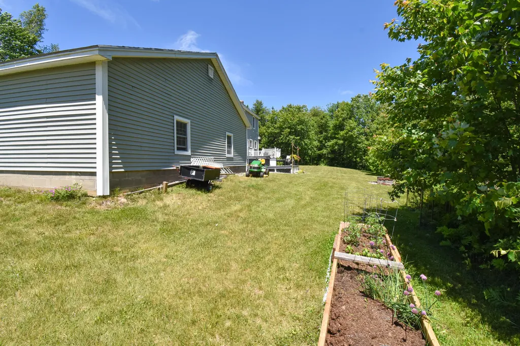 31 Goodenow Lane Bowdoin ME 04287