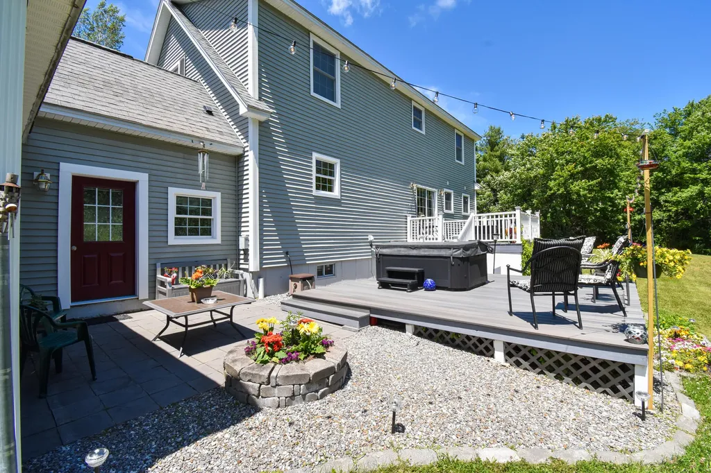 31 Goodenow Lane Bowdoin ME 04287