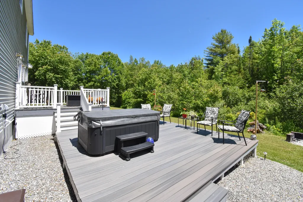 31 Goodenow Lane Bowdoin ME 04287