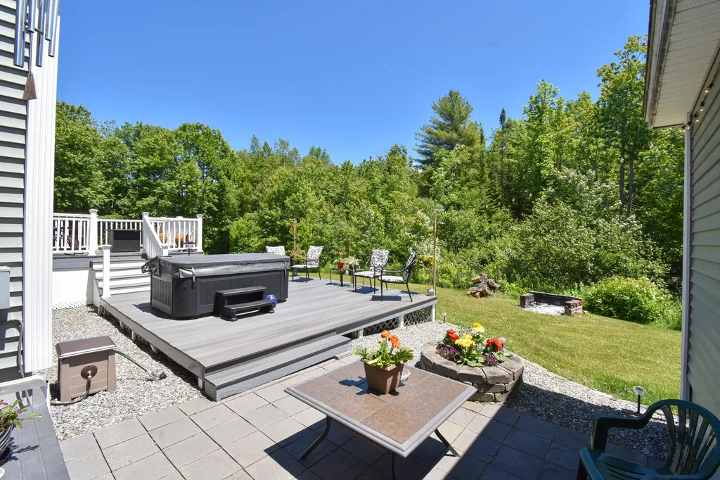 31 Goodenow Lane Bowdoin ME 04287