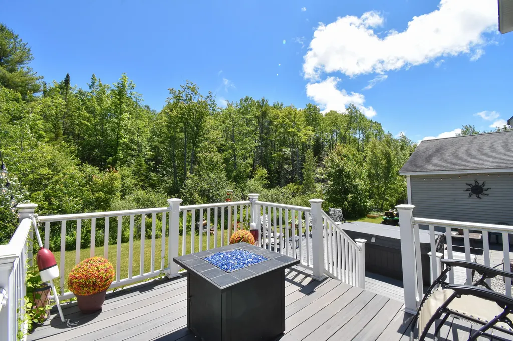 31 Goodenow Lane Bowdoin ME 04287