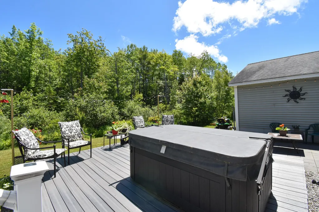 31 Goodenow Lane Bowdoin ME 04287