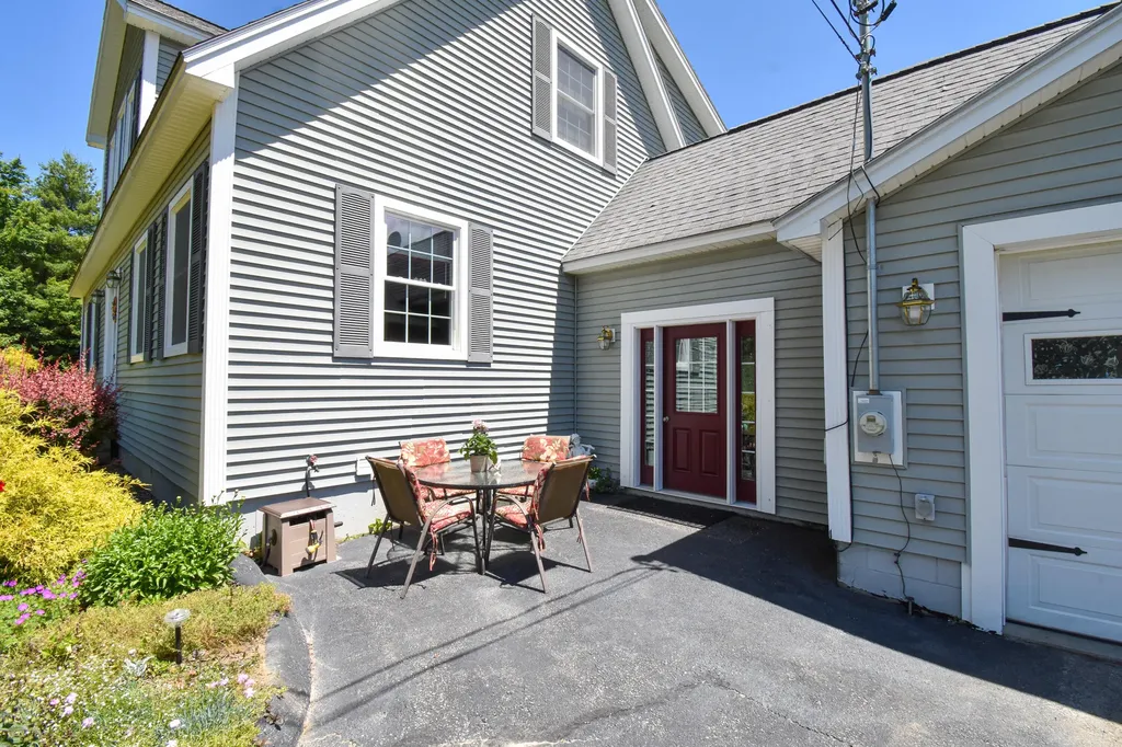 31 Goodenow Lane Bowdoin ME 04287