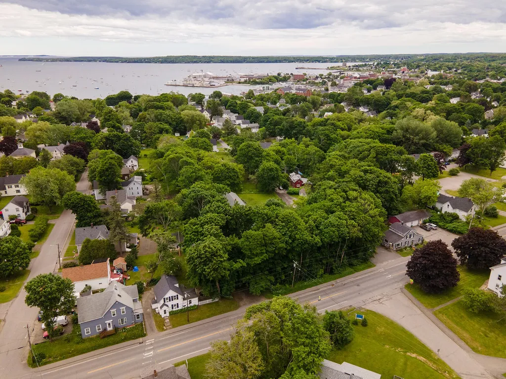 375 Broadway Rockland ME 04841