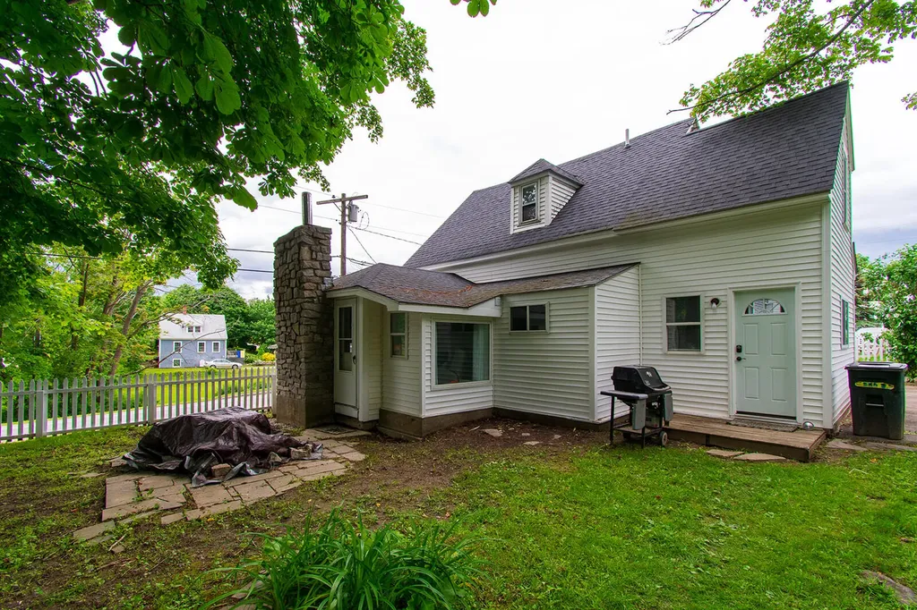 375 Broadway Rockland ME 04841
