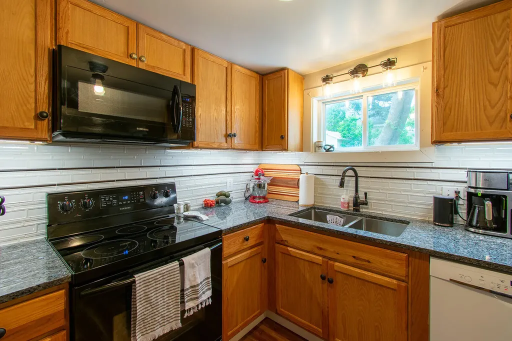 375 Broadway Rockland ME 04841