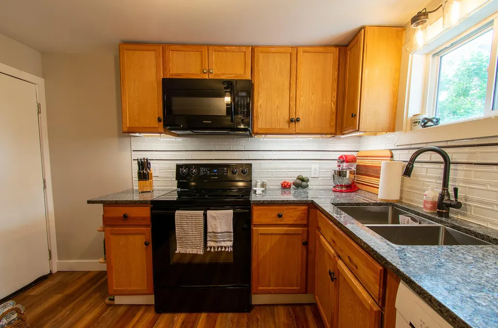 375 Broadway Rockland ME 04841