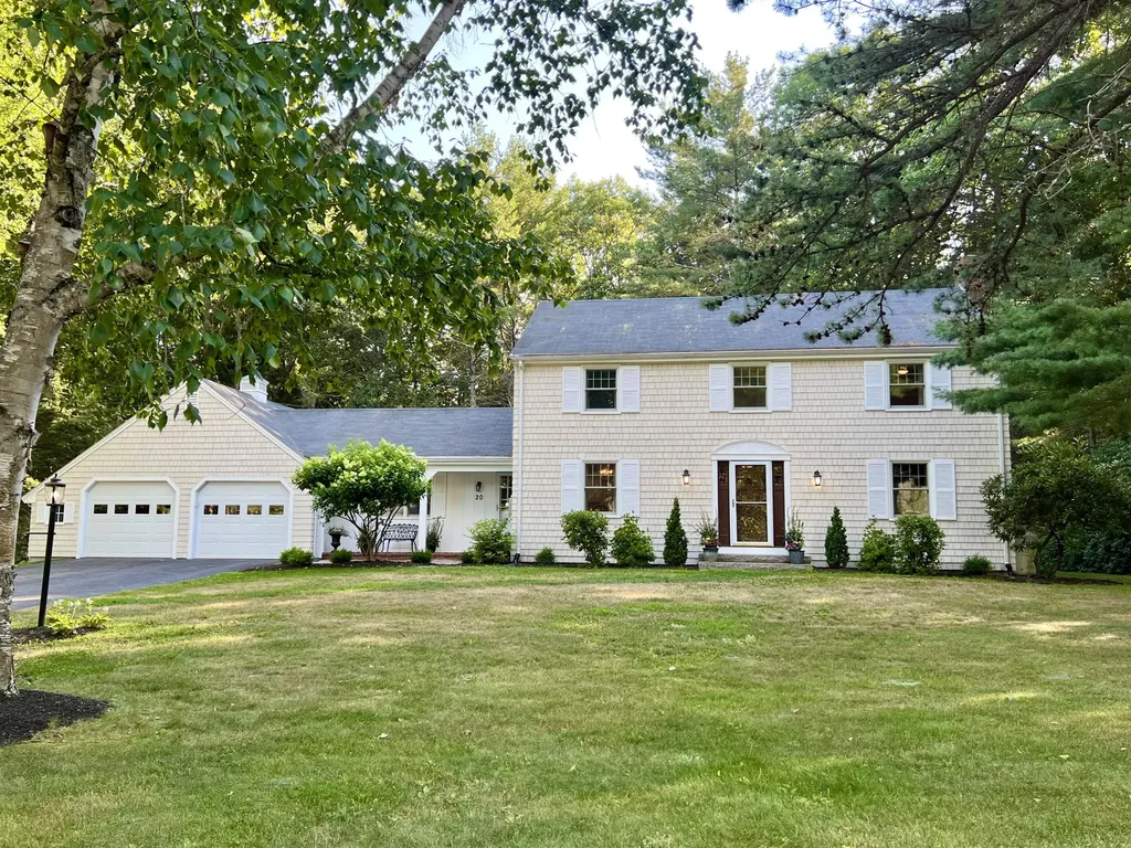 20 Hedgerow Drive Falmouth ME 04105