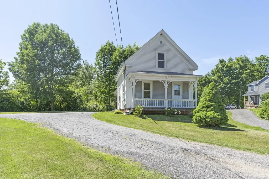 2 Huntington Lane Richmond ME 04357