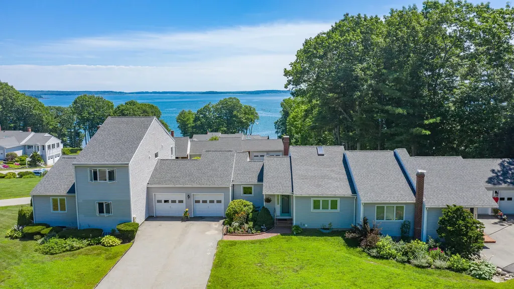 10 Baysite Lane Falmouth ME 04105