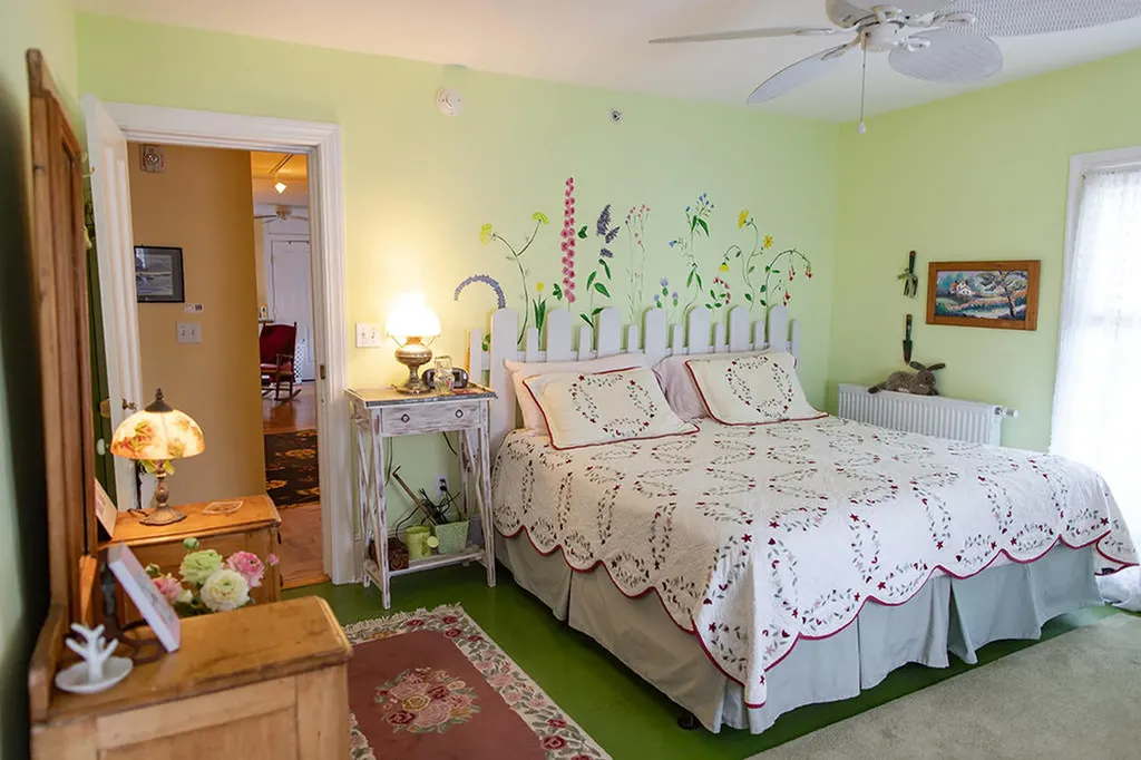 16 Pleasant Street Rockland ME 04841