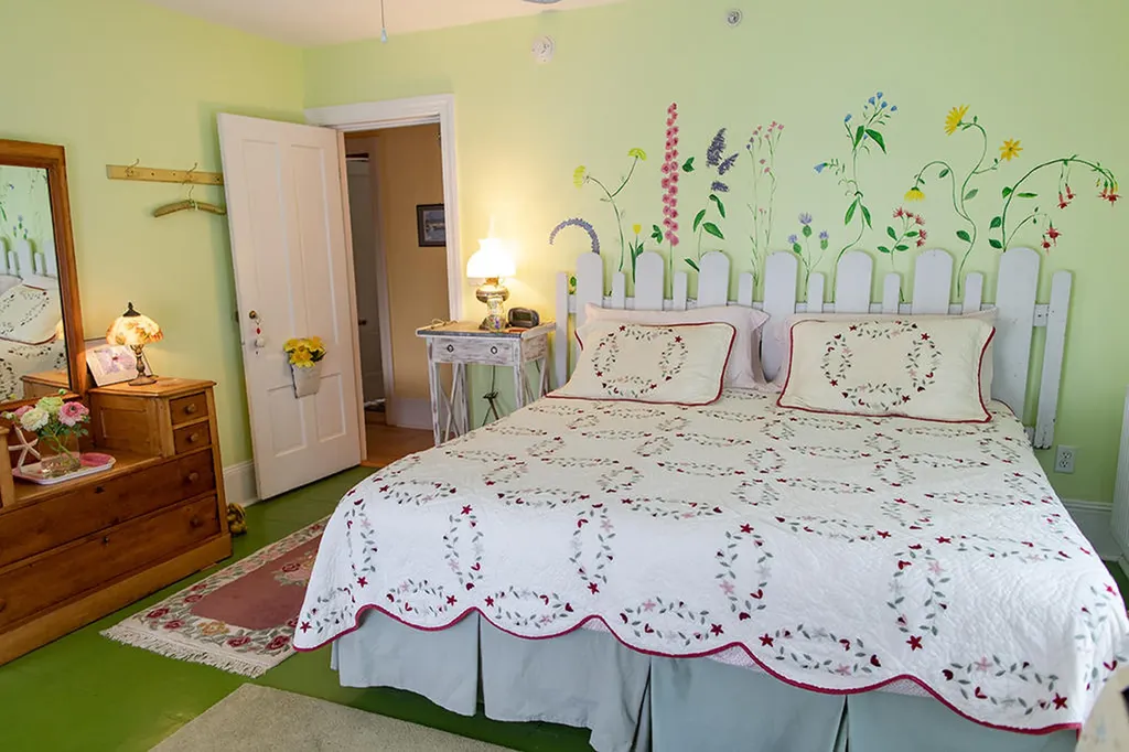 16 Pleasant Street Rockland ME 04841