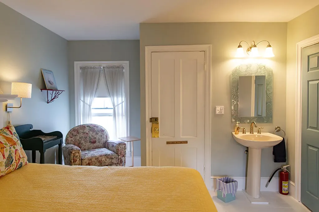 16 Pleasant Street Rockland ME 04841