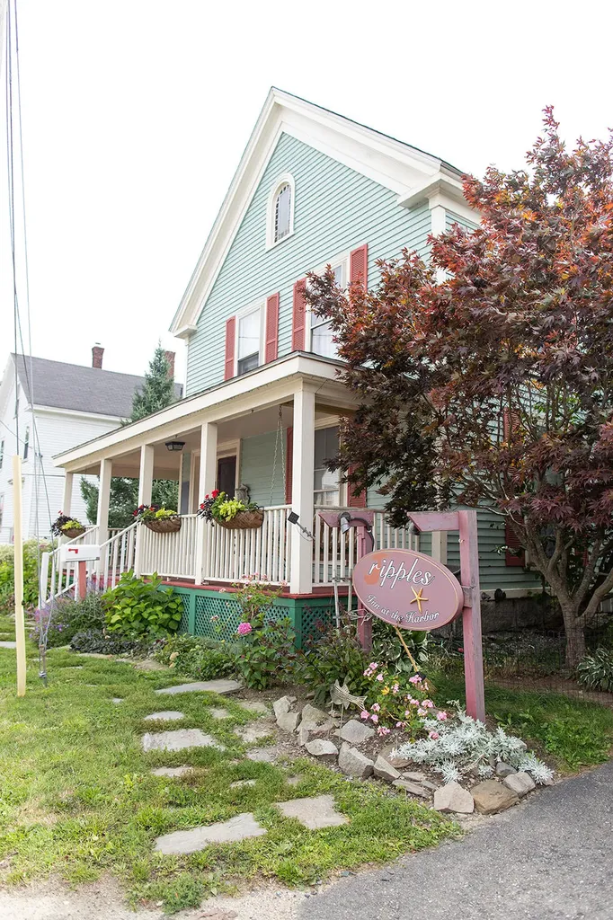 16 Pleasant Street Rockland ME 04841
