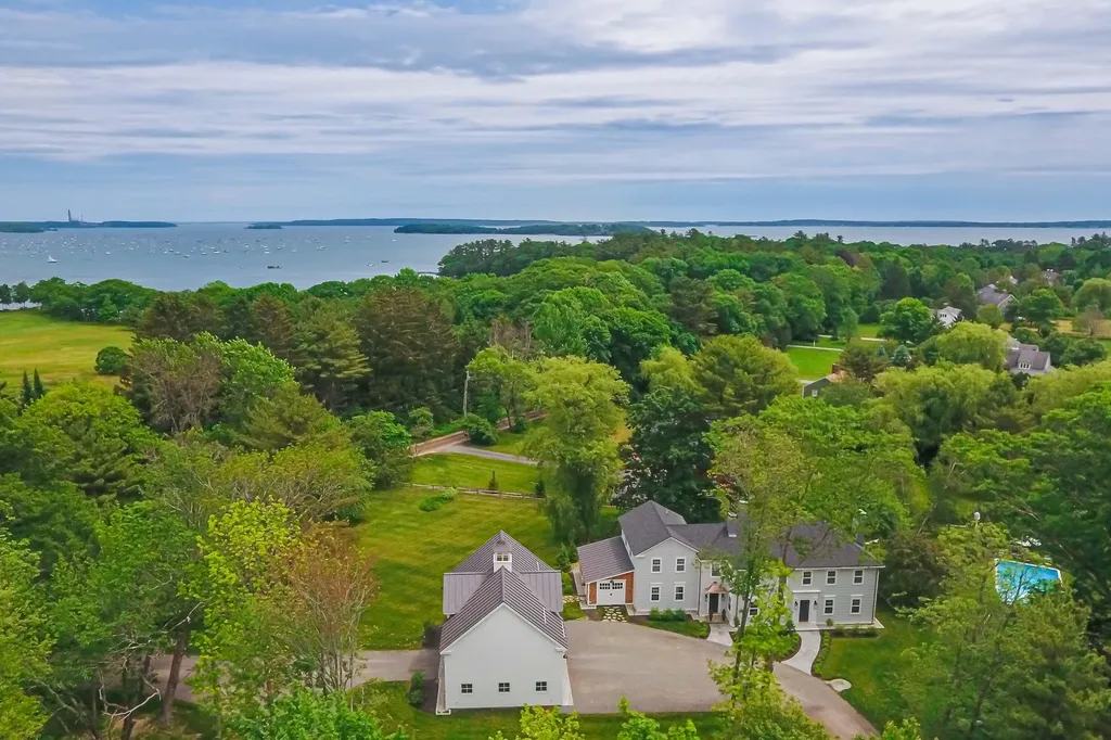 13 Thornhurst Road Falmouth ME 04105