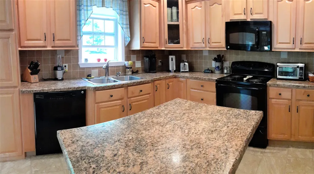 1121 Ossipee Trail Porter ME 04068