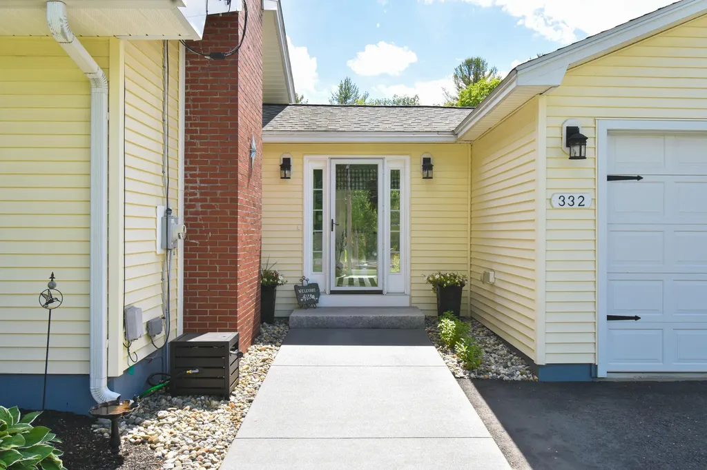 332 Lewiston Road Topsham ME 04086