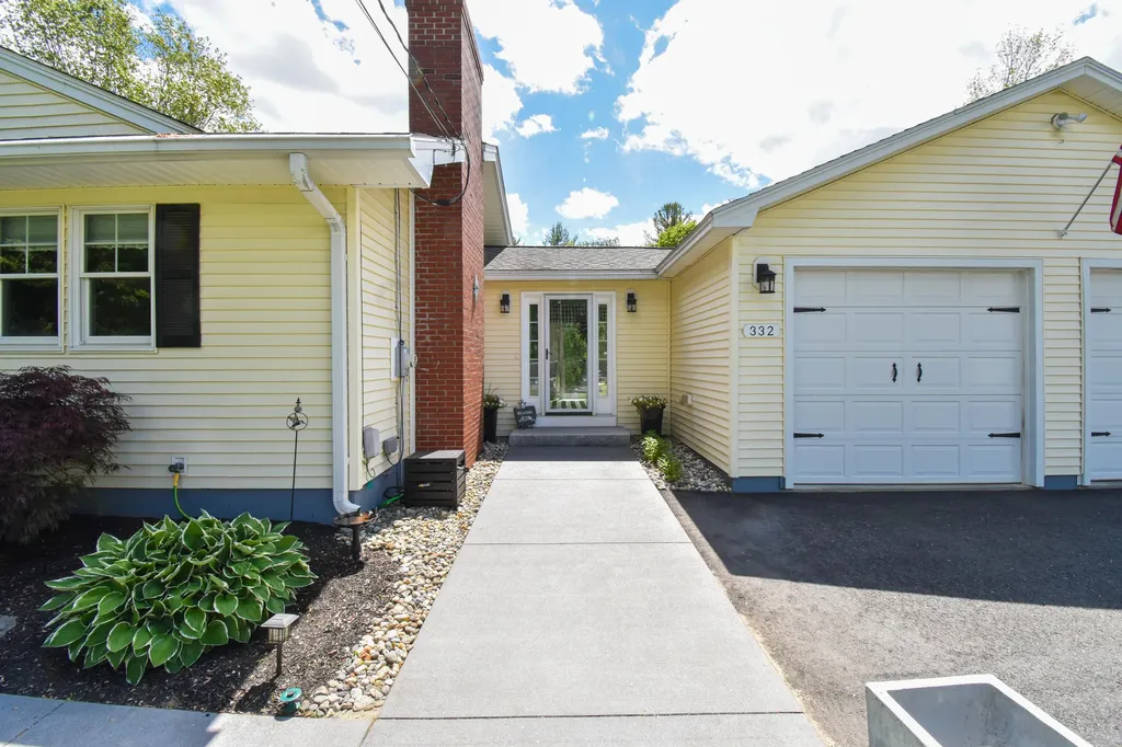332 Lewiston Road Topsham ME 04086