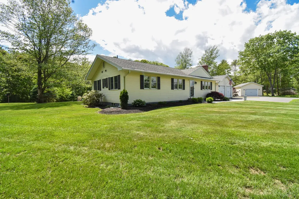 332 Lewiston Road Topsham ME 04086