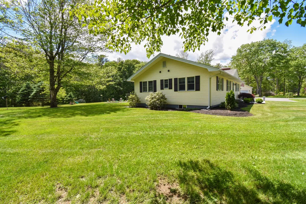 332 Lewiston Road Topsham ME 04086
