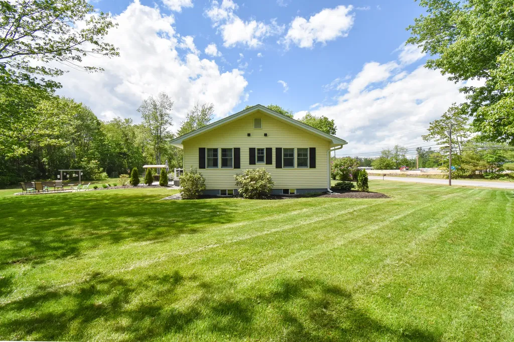 332 Lewiston Road Topsham ME 04086